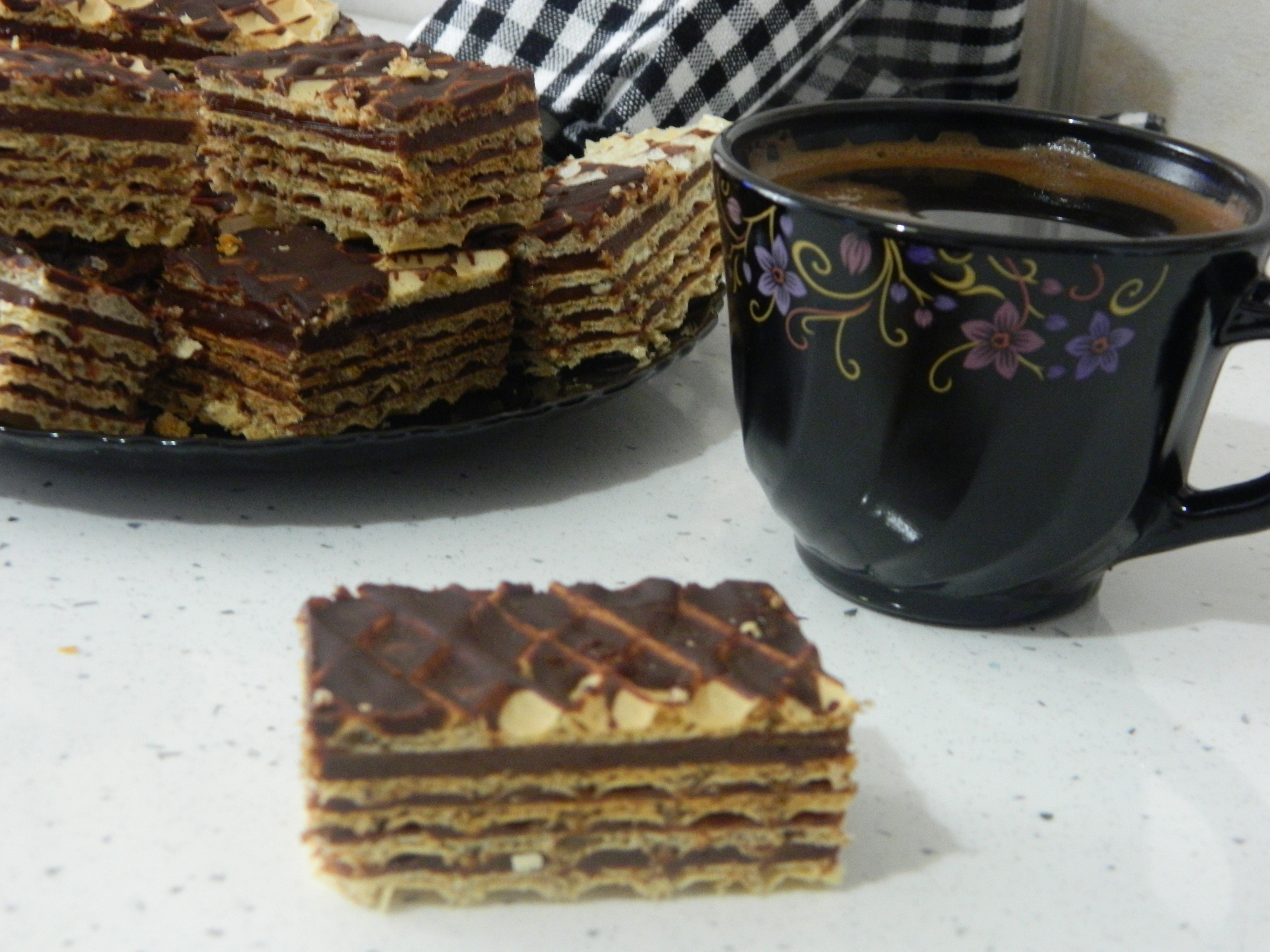 Desert napolitana cu crema de ciocolata si cafea