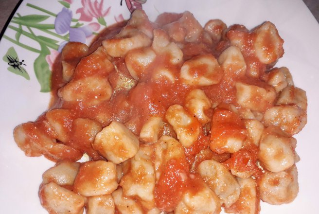 Gnocchi cu sos de rosii