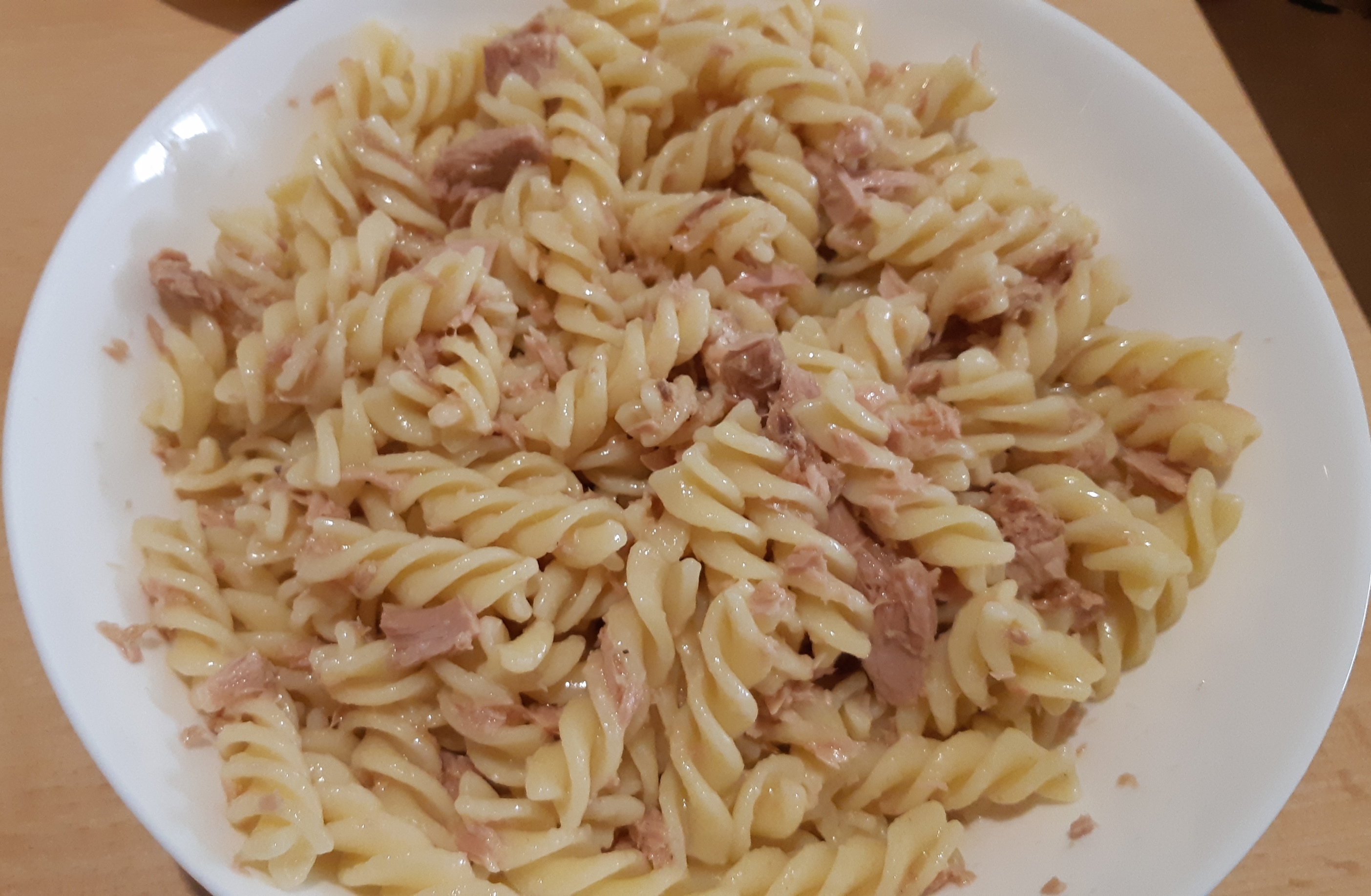 Fusilli cu ton si cherry