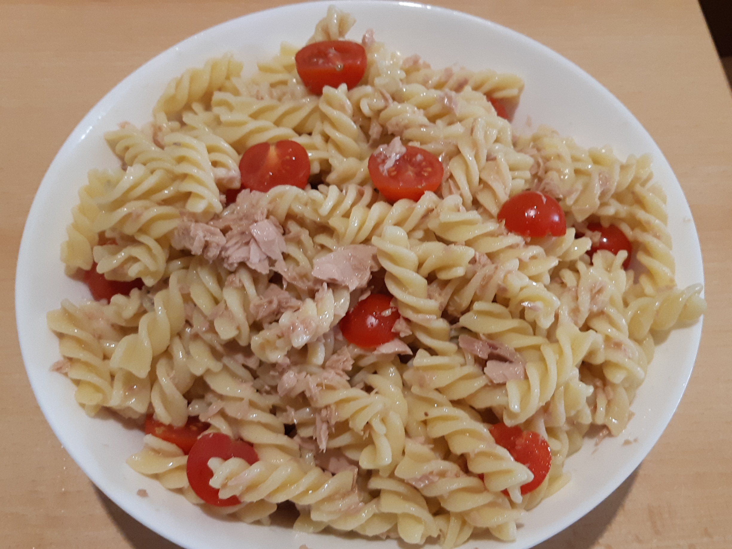 Fusilli cu ton si cherry