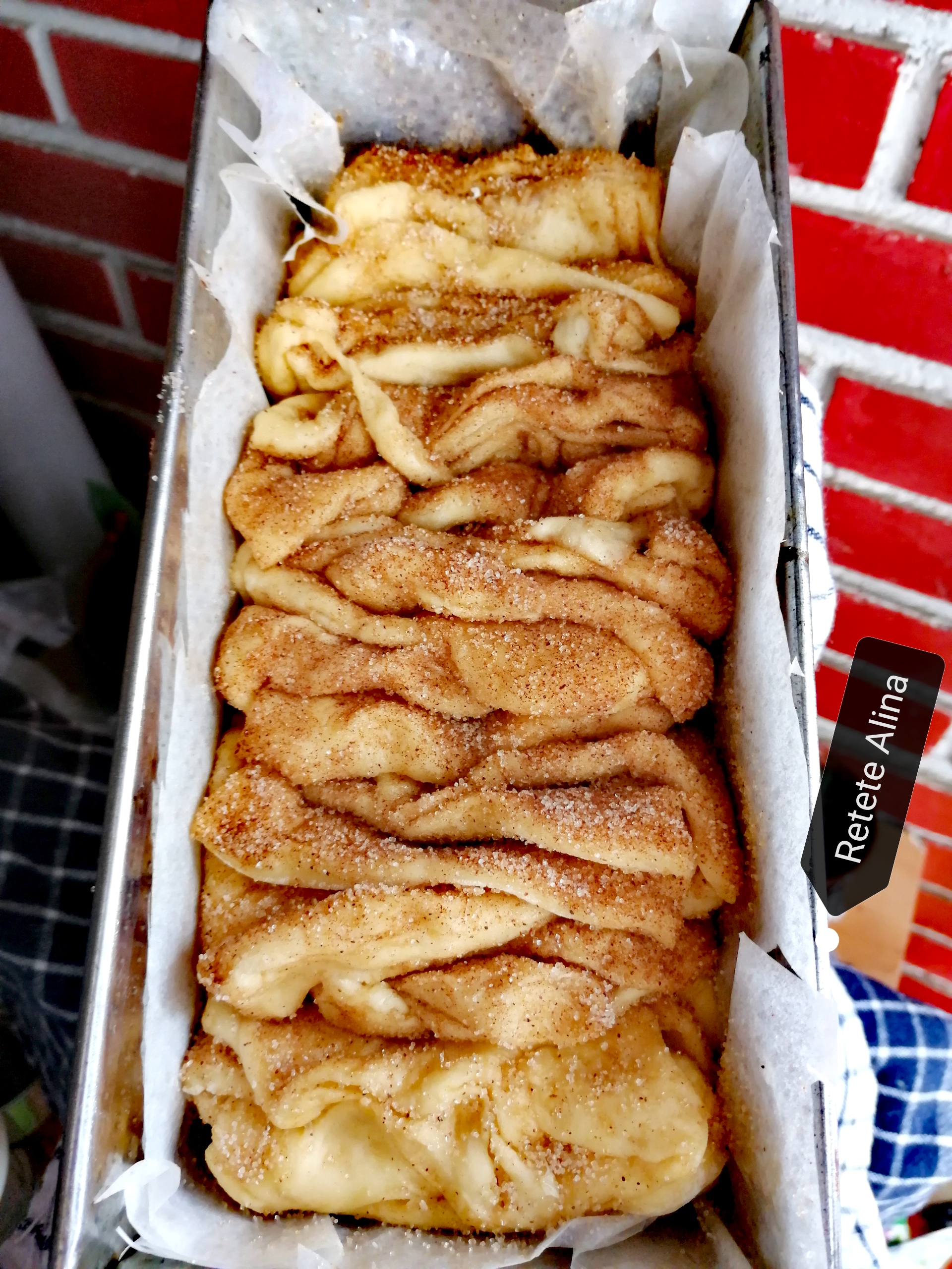 Desert paine dulce cu scortisoara (Pull-apart bread)