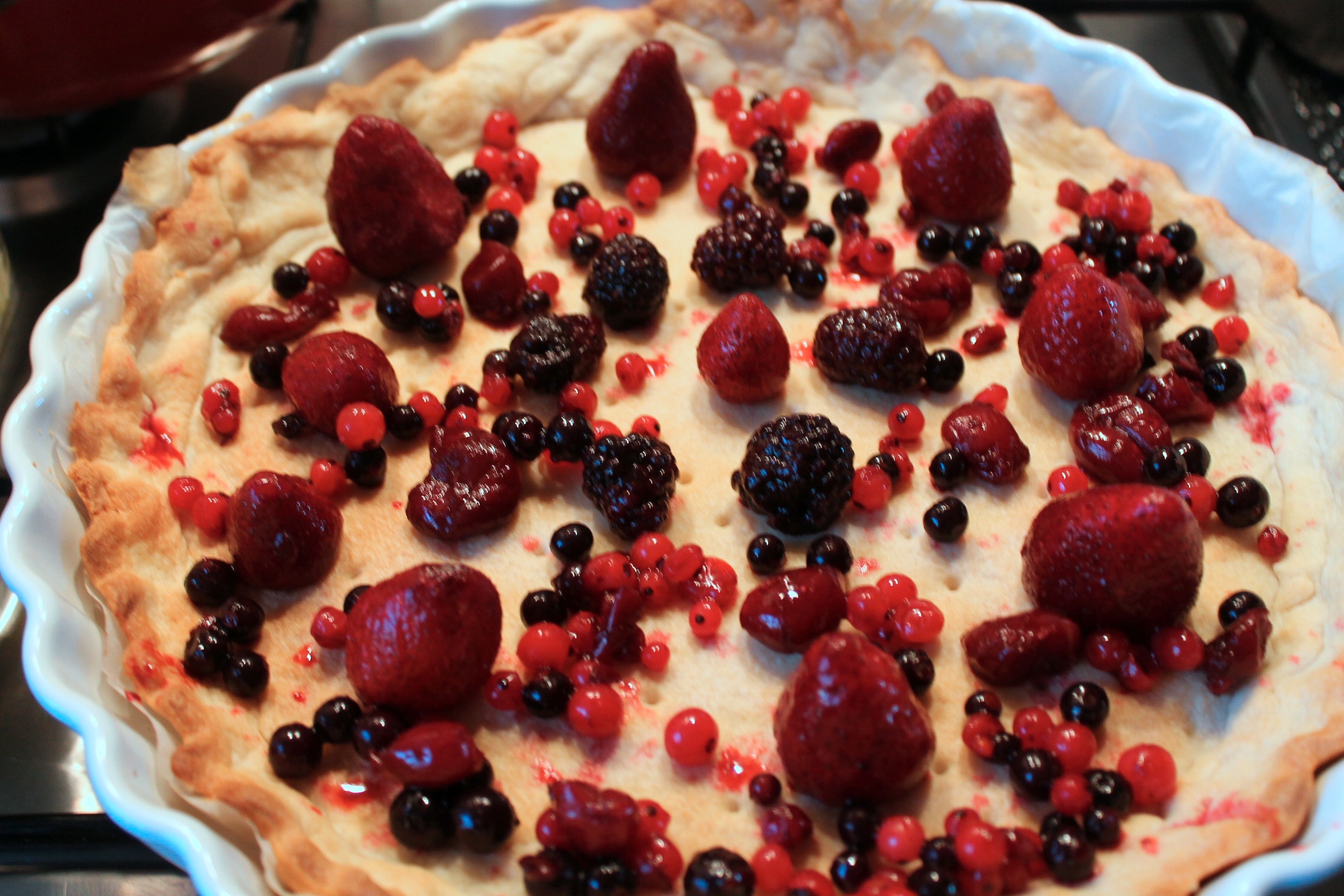 Desert tarta cu fructe de padure si mandarine