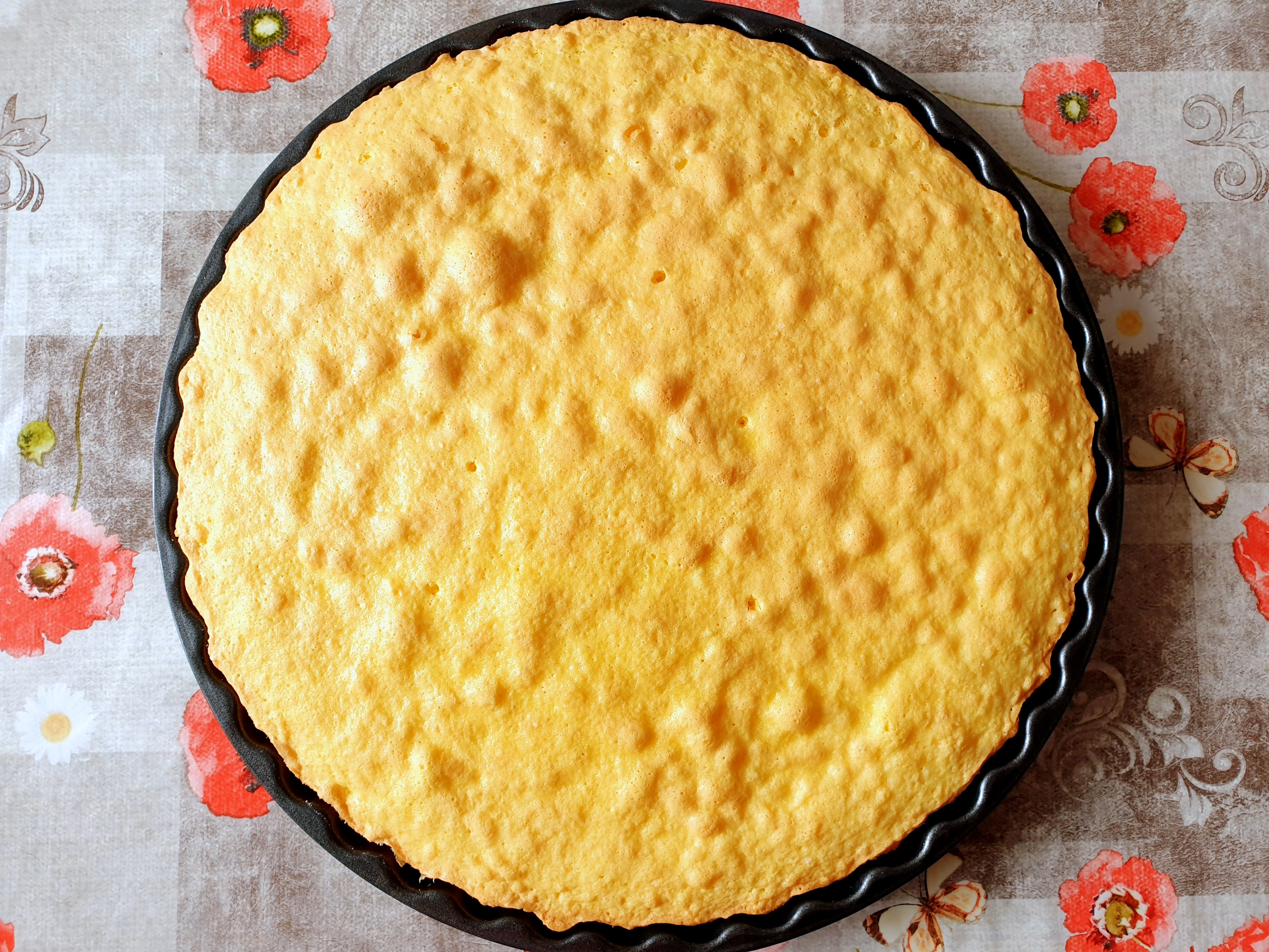 Desert tarta cu cirese si crema cu ciocolata alba