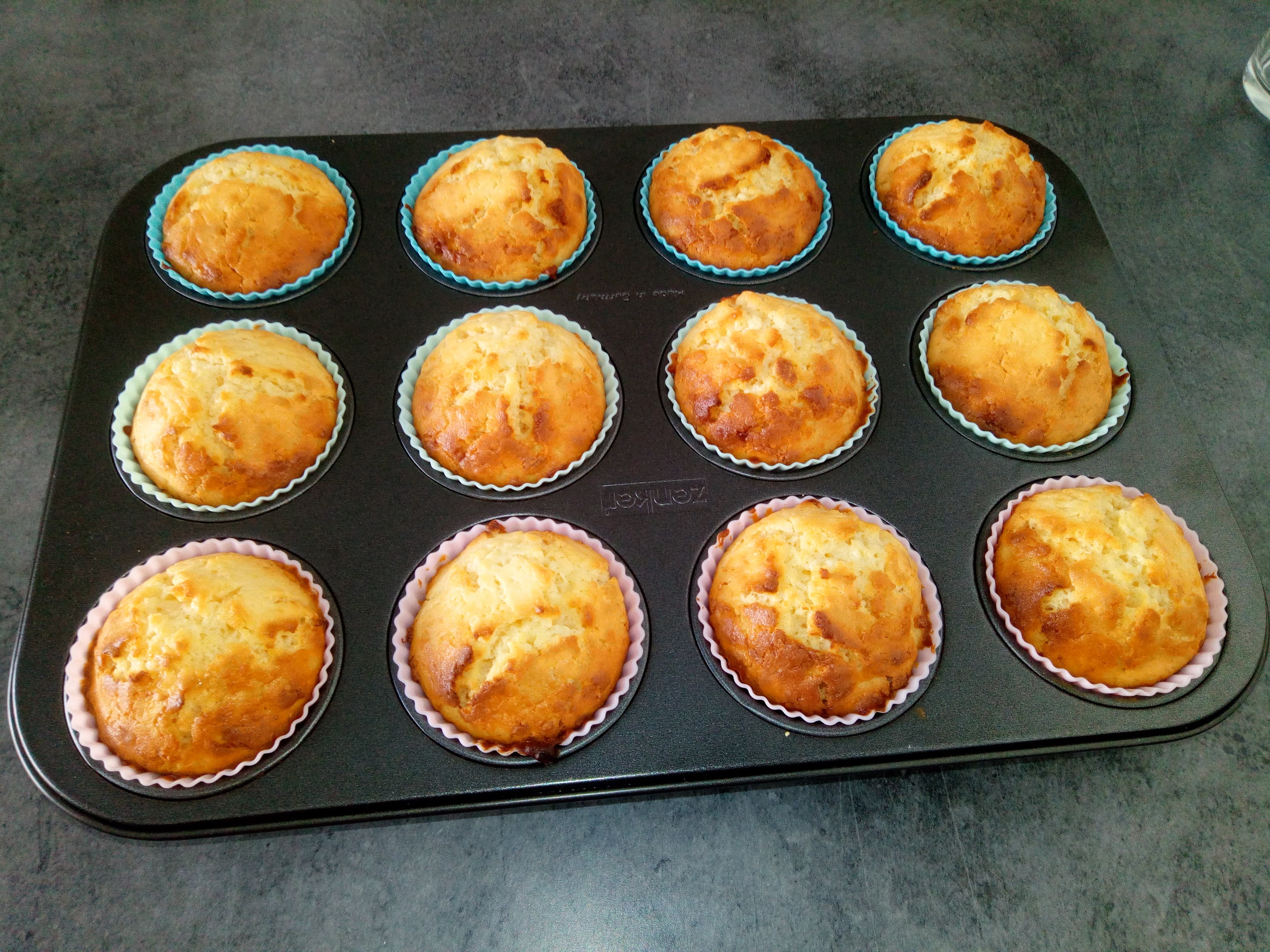 Desert muffins cu lime si ciocolata alba