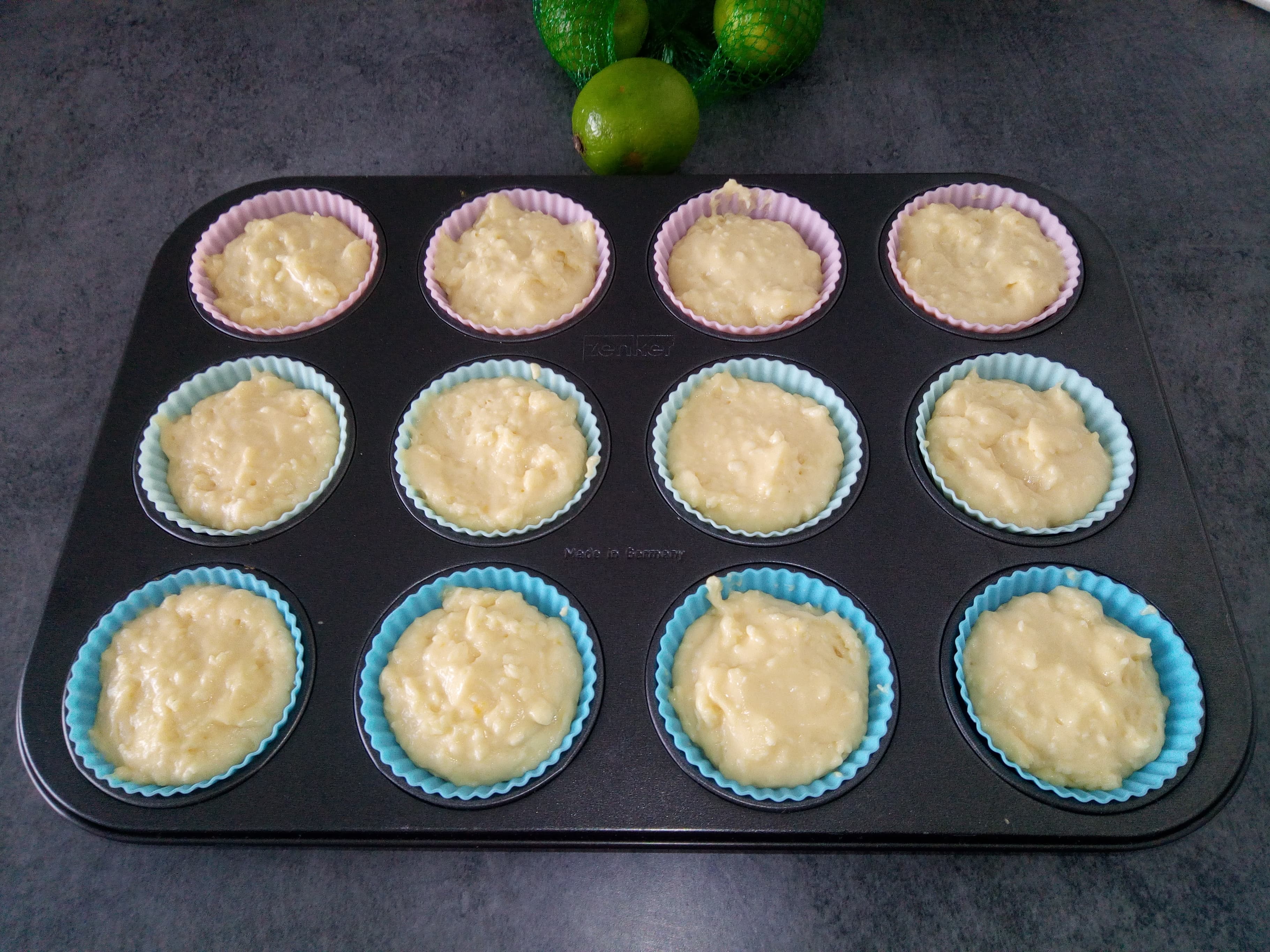 Desert muffins cu lime si ciocolata alba