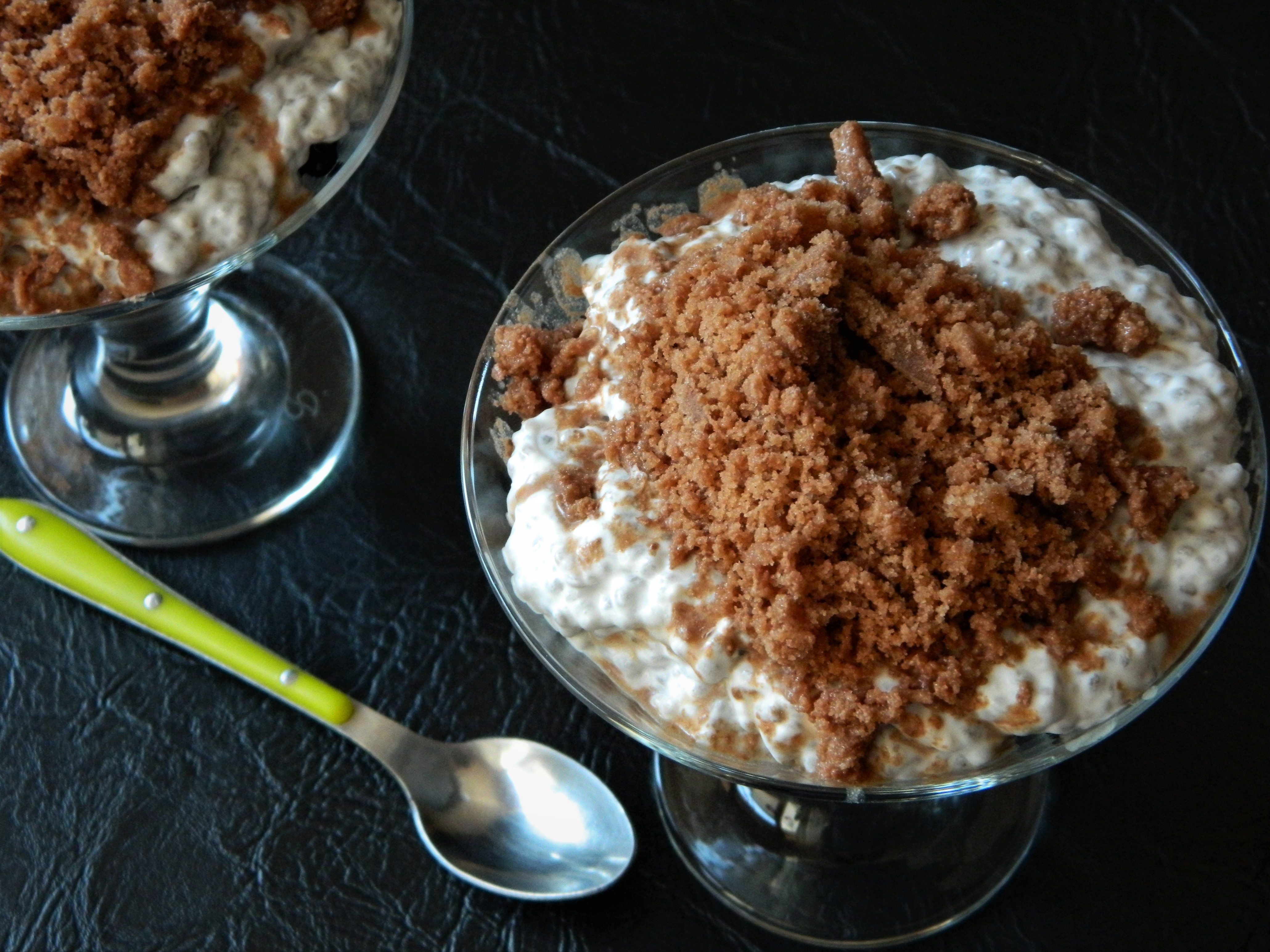 Desert budinca de chia cu granita de ciocolata