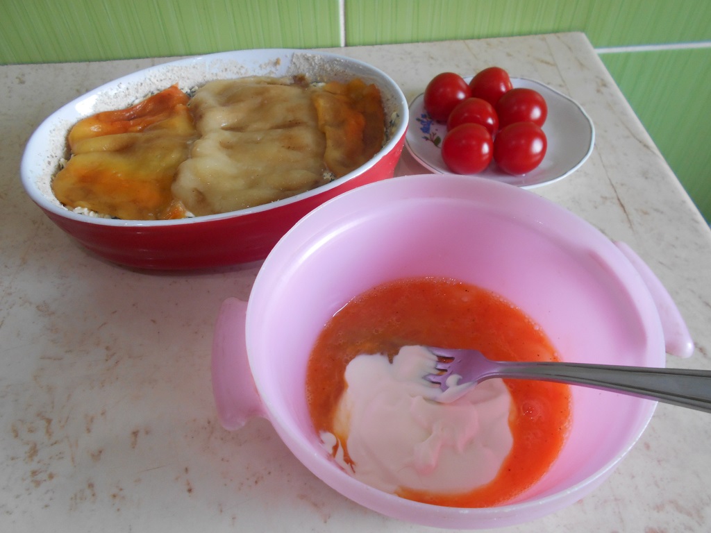 Aperitiv budinca sarata, cu ardei copti, telemea si rosii cherry