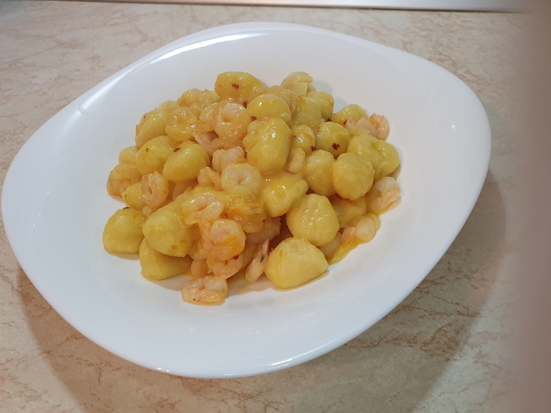 Gnocchi cu creveti in sos de portocale