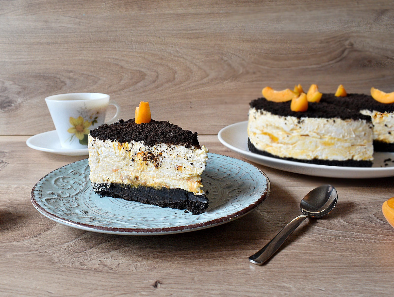 Desert cheesecake cu caise si oreo