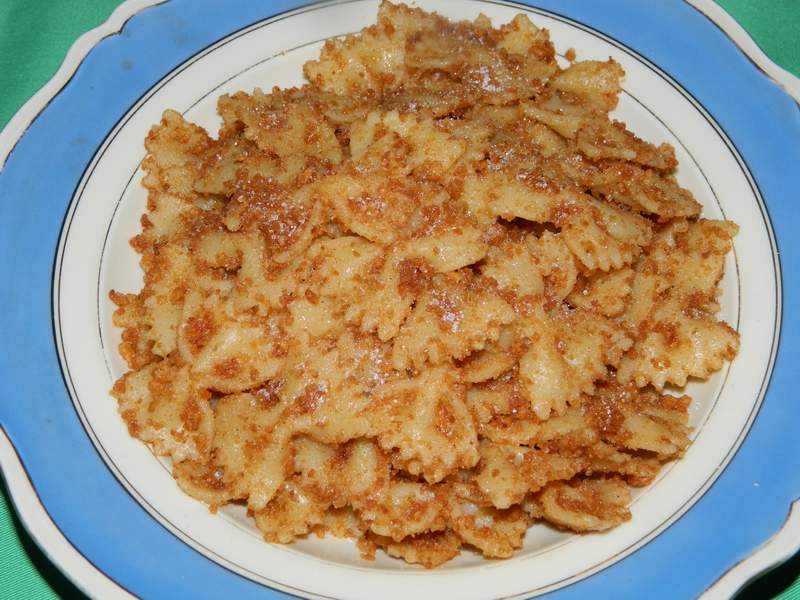 Farfalle cu biscuiti