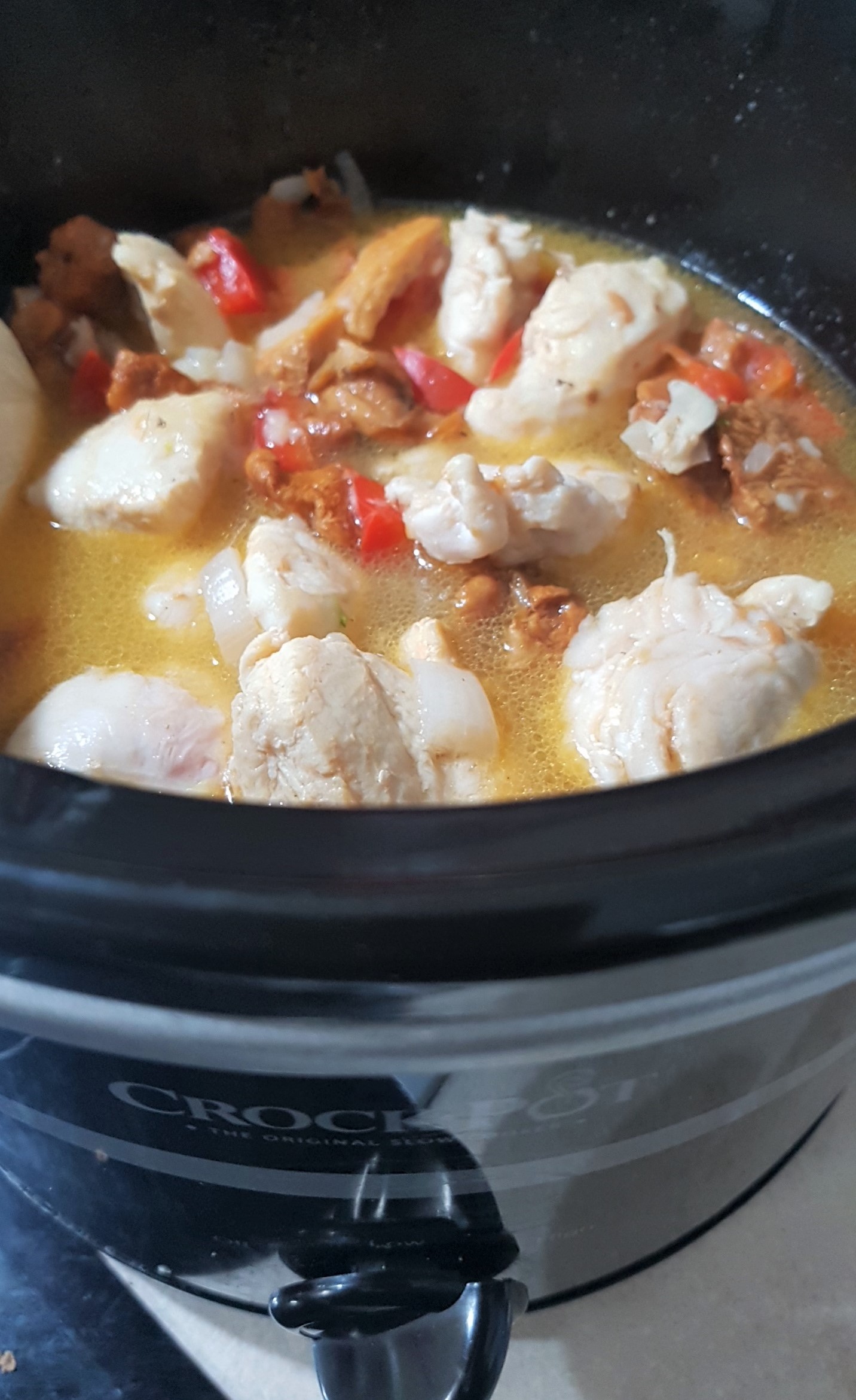 Papricas cu piept de pui si galbiori la slow cooker Crock Pot