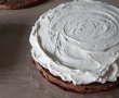 Desert tort cu crema de ciocolata, crema cu mascarpone si fructe-14