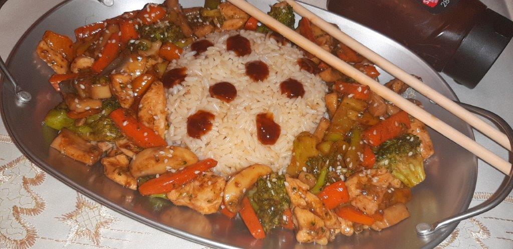 Piept de pui cu legume la wok