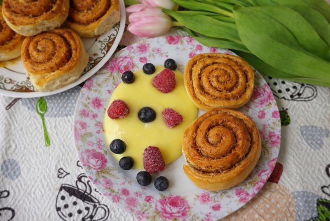 Desert cuib de viespi cu nuca si sos de vanilie