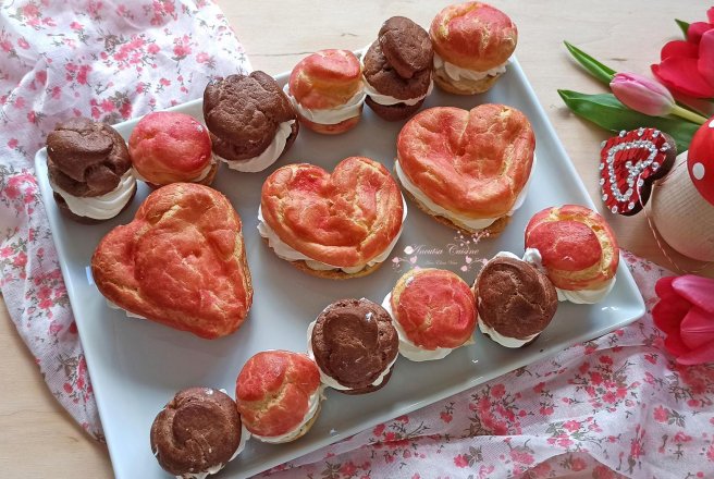 Desert choux Duo: roz cu crema de fistic și de cacao, cu crema de cafea