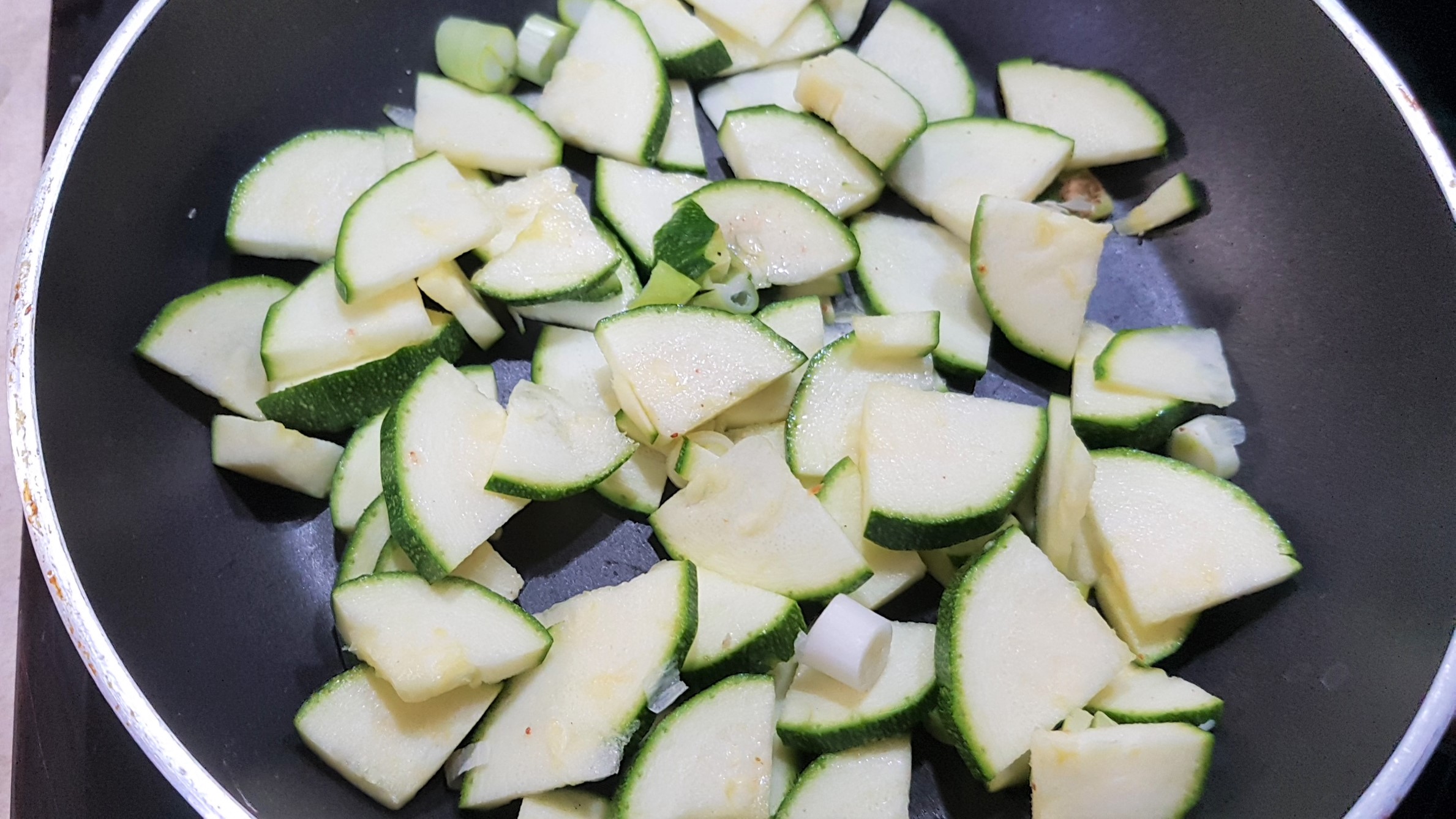 Tocanita de zucchini cu mozzarella