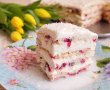 Desert prajitura cu blat de bezea cu cocos si crema de iaurt-15