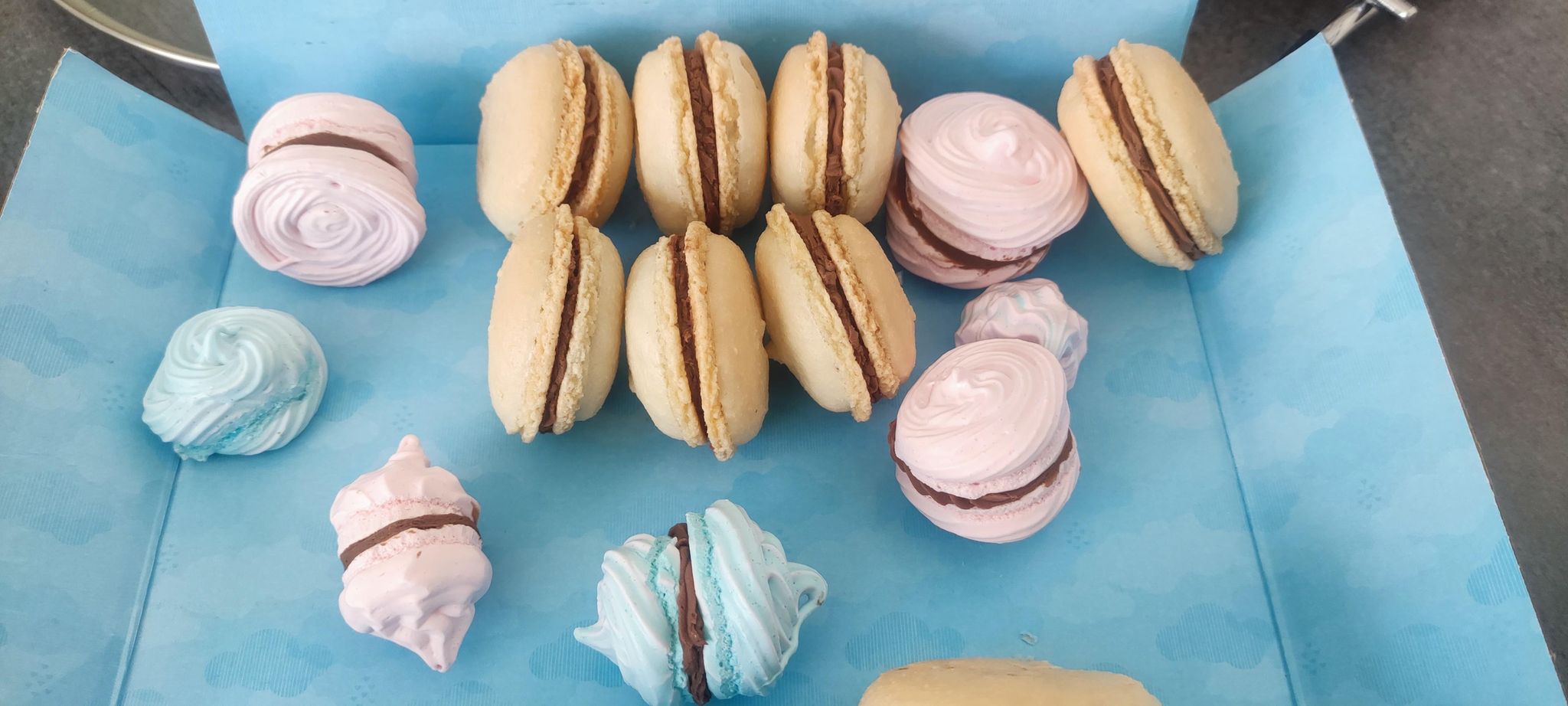 Desert macarons cu ciocolata (reteta nr. 400)