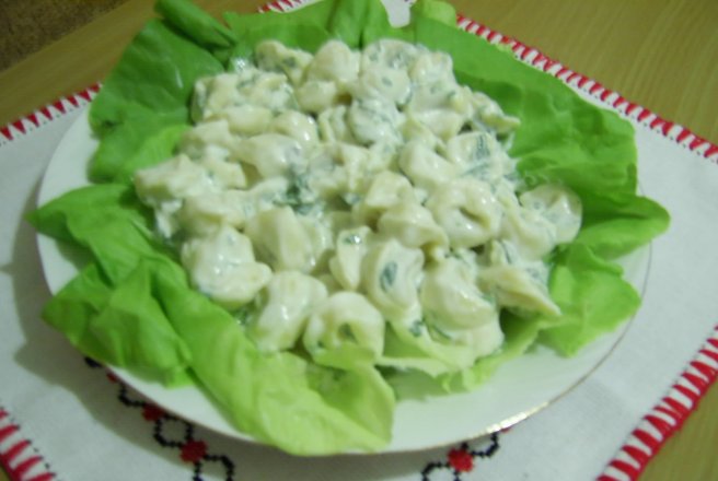 Salata de tortellini si sos de iaurt