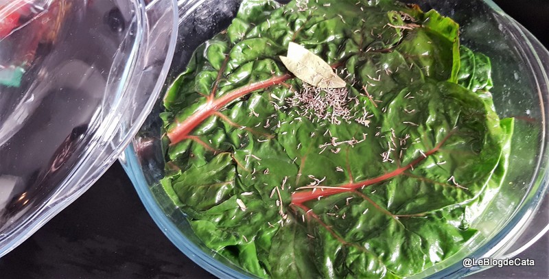 Placinta cu carne si frunze de mangold (swiss chard)