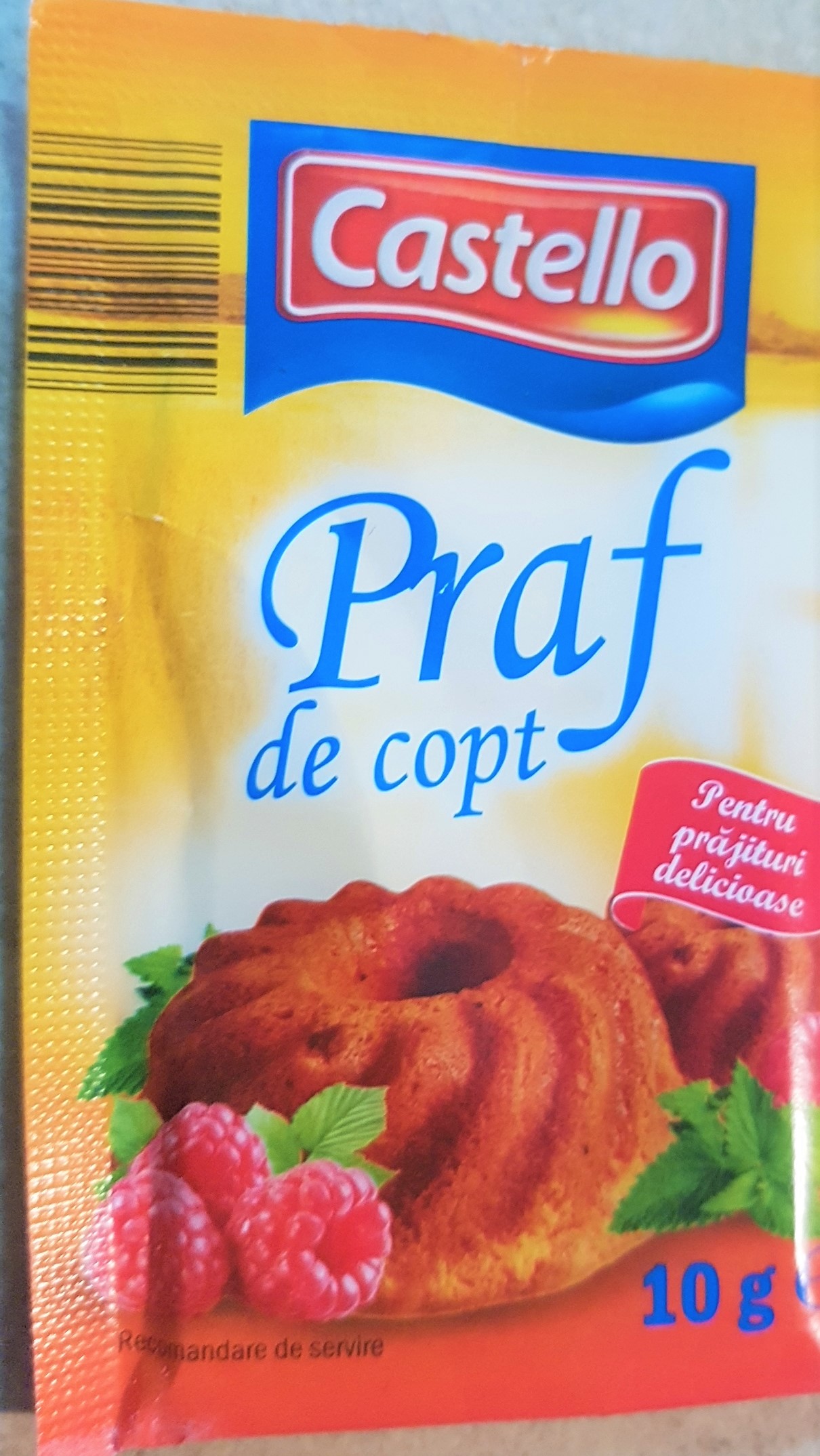 Desert chec aromat cu nuci si fructe confiate