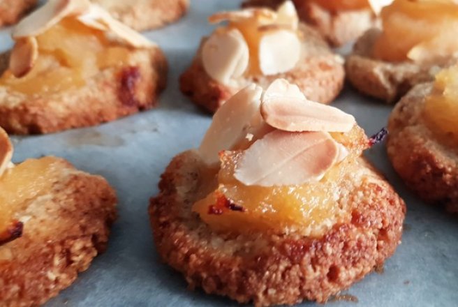 Desert biscuiti cu tarate de grau si marmelada de gutui