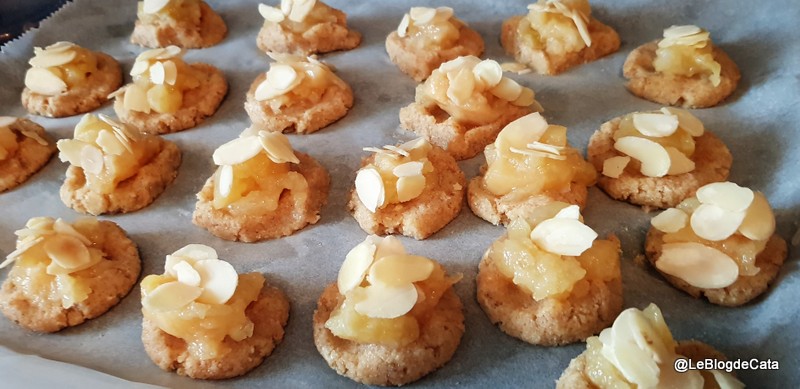 Desert biscuiti cu tarate de grau si marmelada de gutui