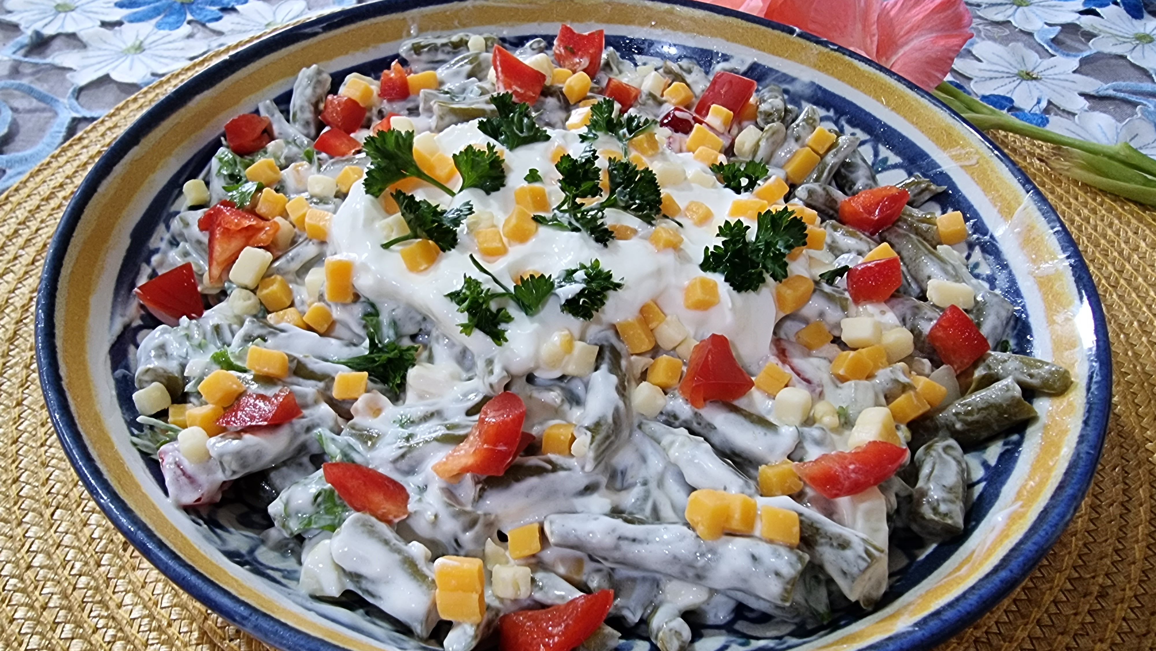 Salata de fasole verde frantuzeasca cu cheddar