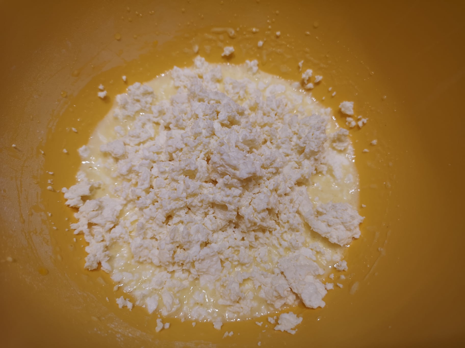 Desert tarta cu pere, mure si branza