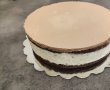 Desert tort cu blat din albusuri, mousse de oreo si cafea-6