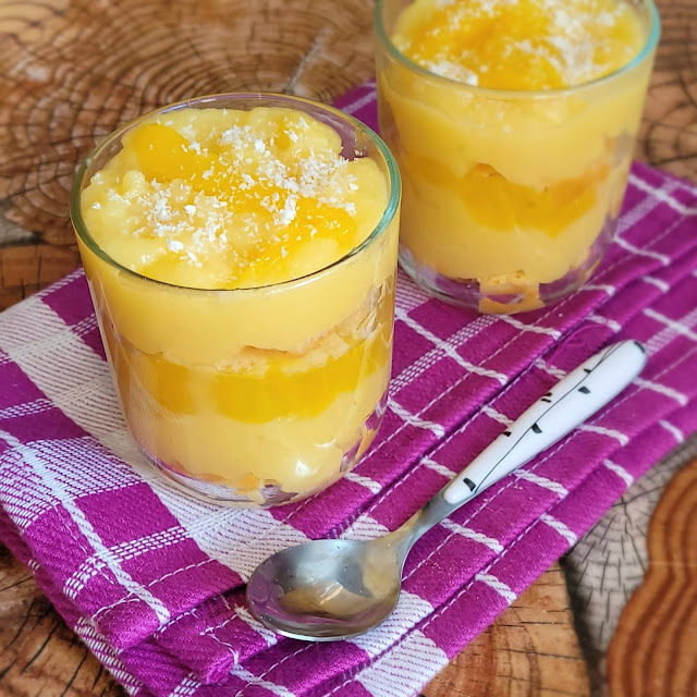 Desert la pahar cu cocos si mango