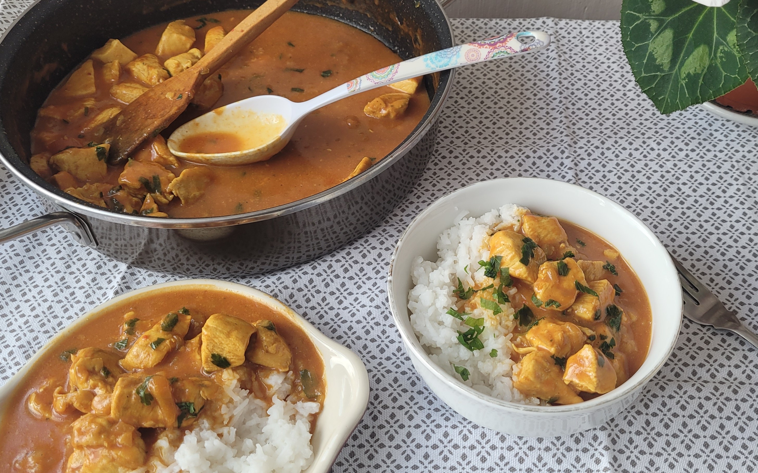 Curry de pui cu lapte de cocos, reteta delicioasa cu o savoare exotica