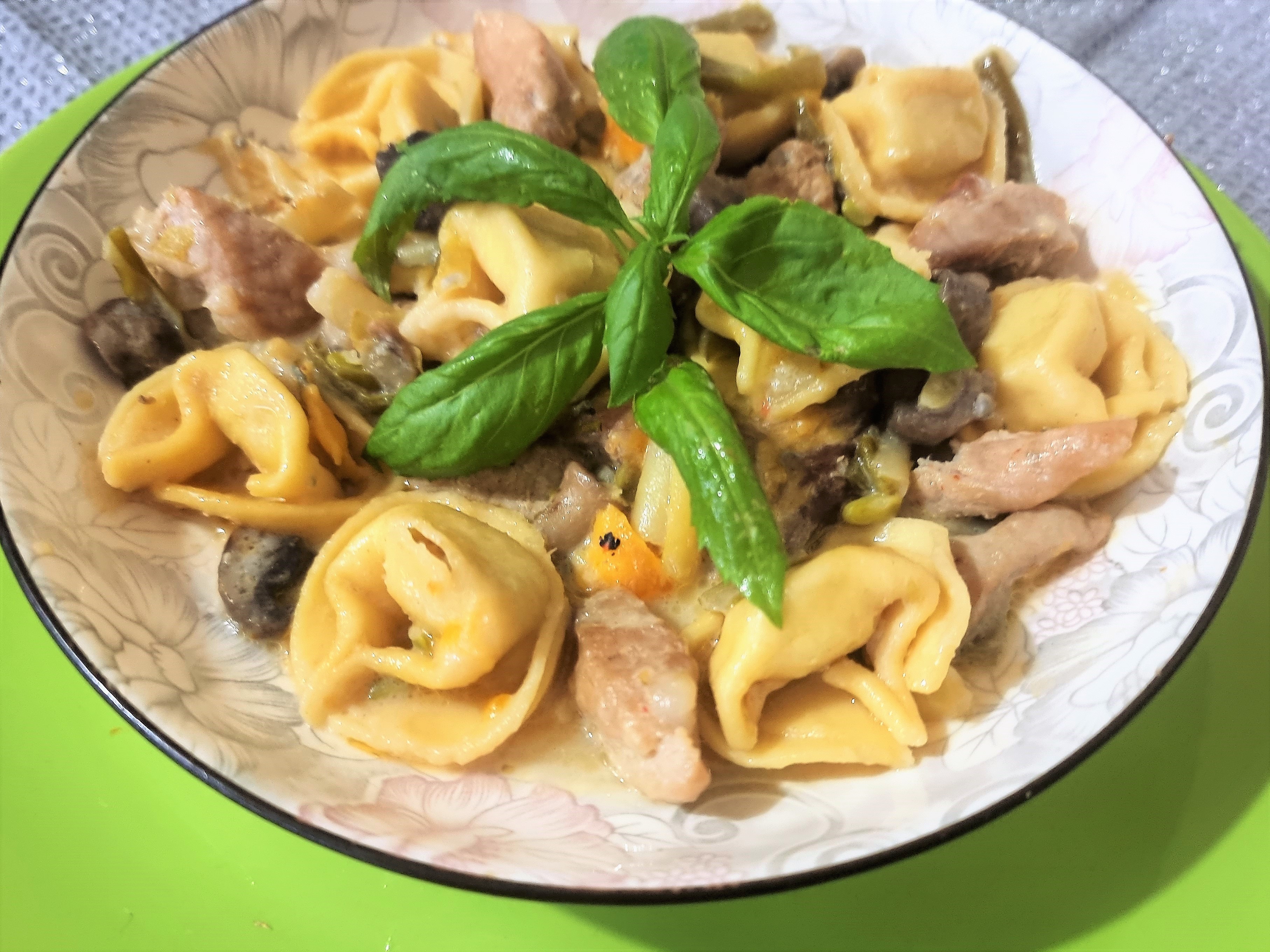 Tortellini cu pui si patru branzeturi