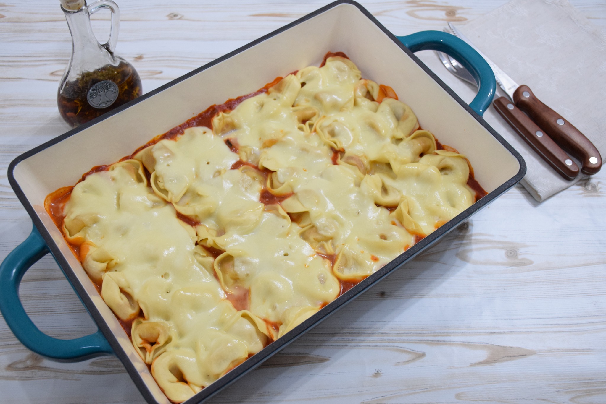 Reteta de tortellini cu sos de rosii si mozzarella