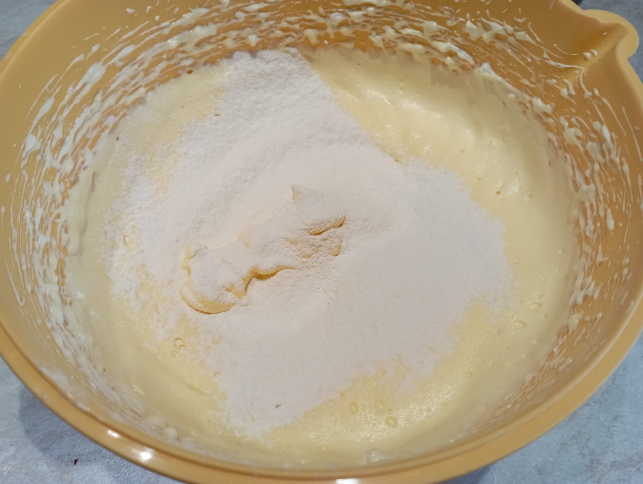 Reteta de prajitura cu mere, nuci caramelizate si mascarpone