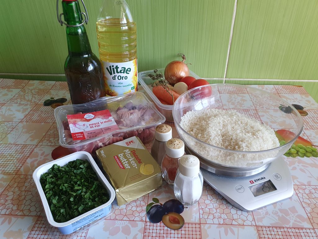 Pilaf de orez cu legume, pipote si inimi de pui, in sos de rosii - Reteta gustoasa si economica