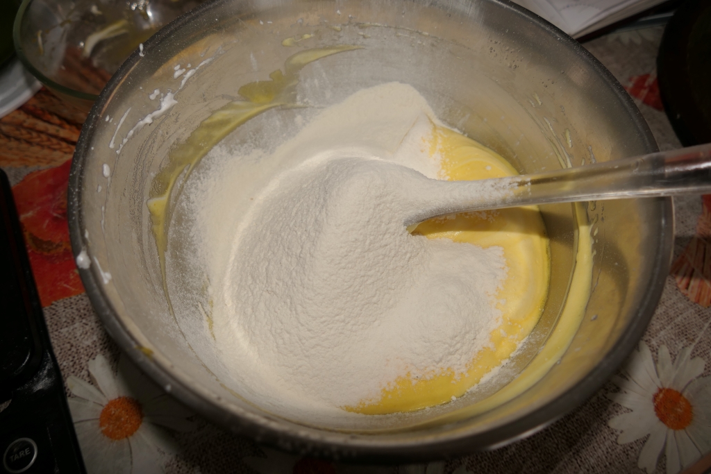 Tort cu crema de fistic - Deliciu fin si aromat