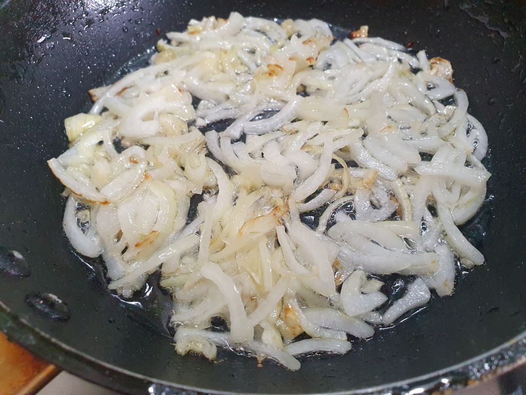 Tortilla cu cartofi si ceapa, la tigaie - Reteta gustoasa de omleta spaniola