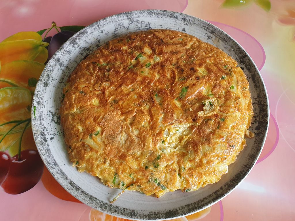 Tortilla cu cartofi si ceapa, la tigaie - Reteta gustoasa de omleta spaniola