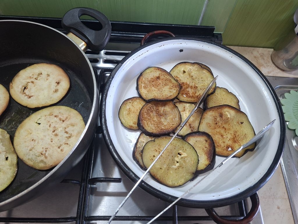 Melanzane alla parmigiana – Reteta simpla, rapida si plina de savoare 