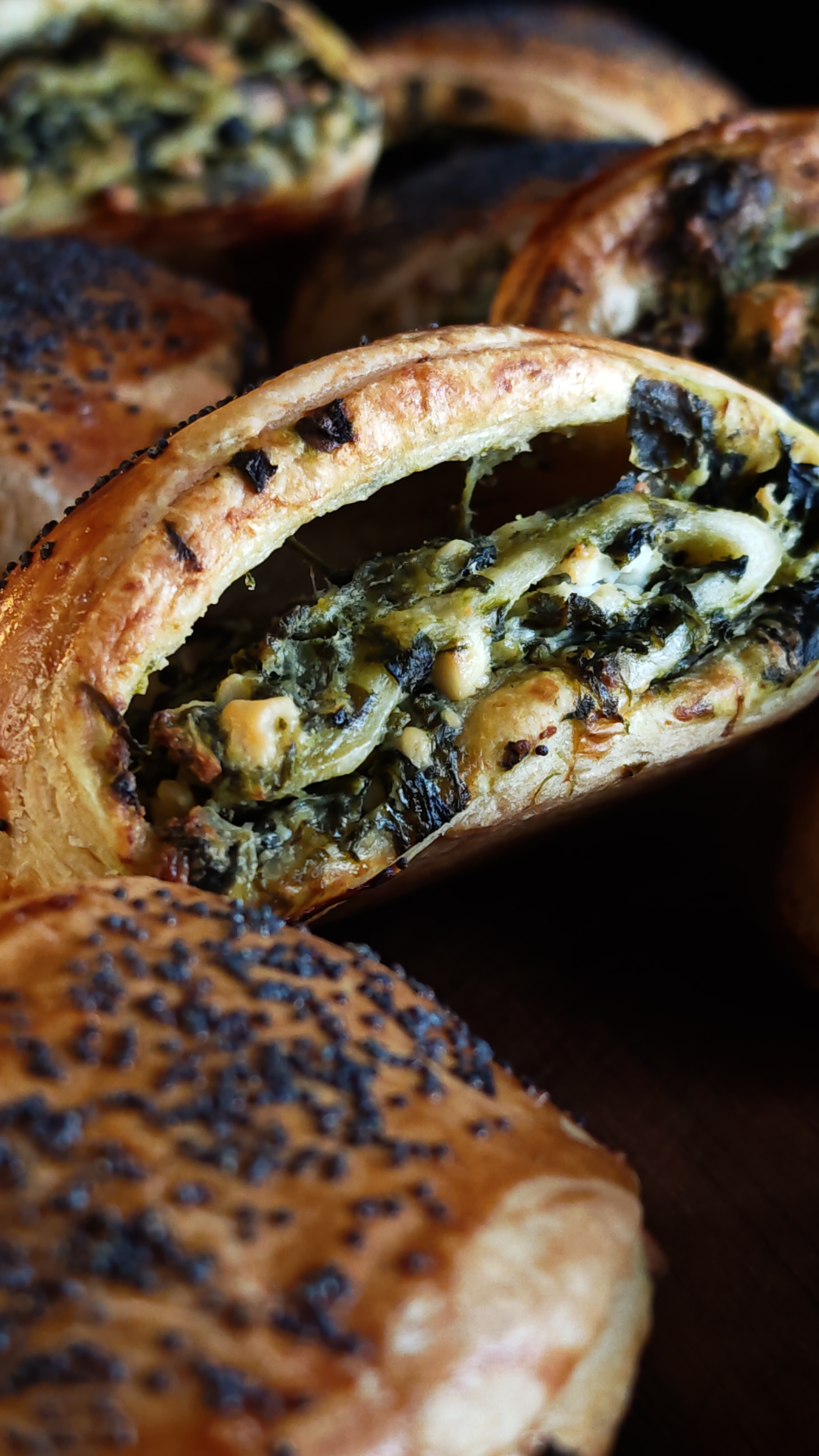 Rulouri cu brânză feta și spanac - Savuroase și ușor de făcut