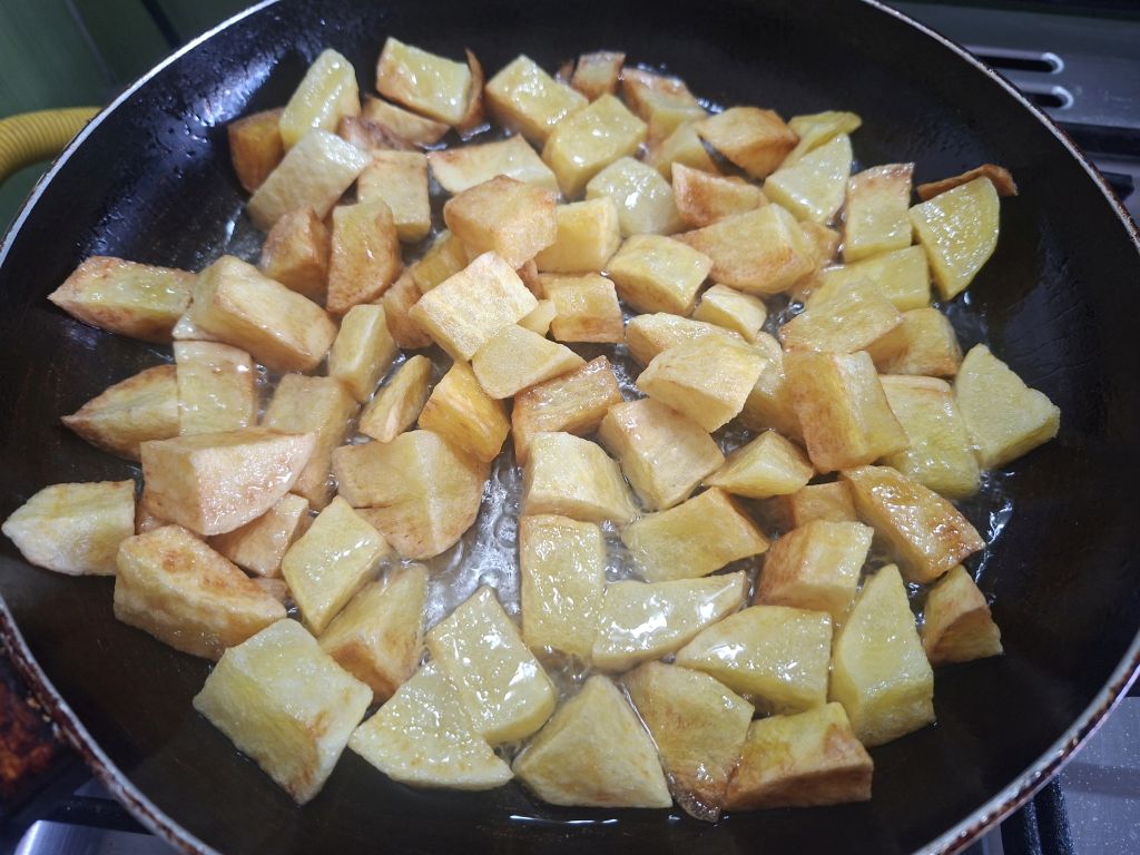 Rondele de ceapa pane, la tigaie – delicioase si simplu de facut