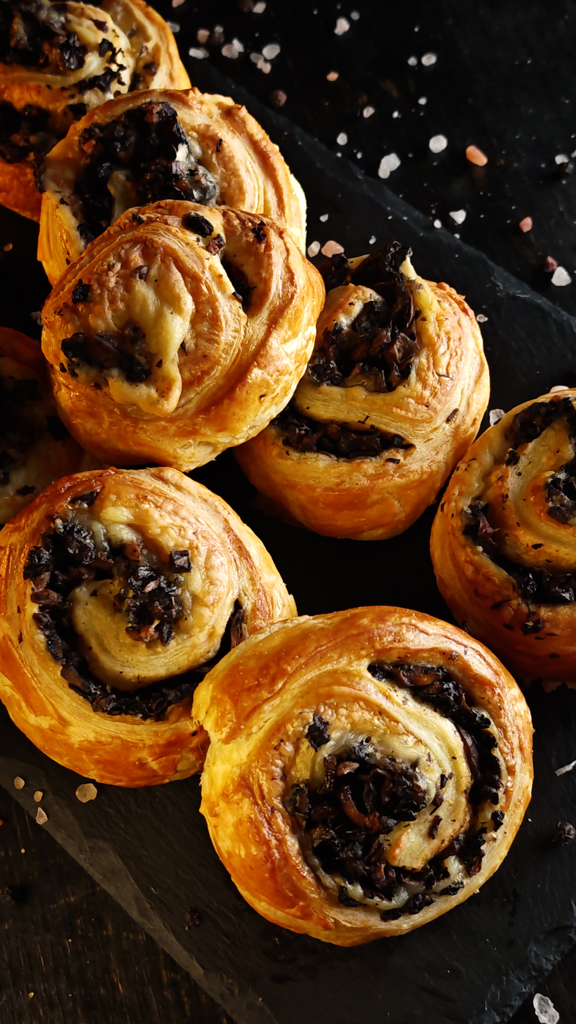 Rulouri cu ciuperci și mozzarella - Gustarea rapidă care te va cuceri