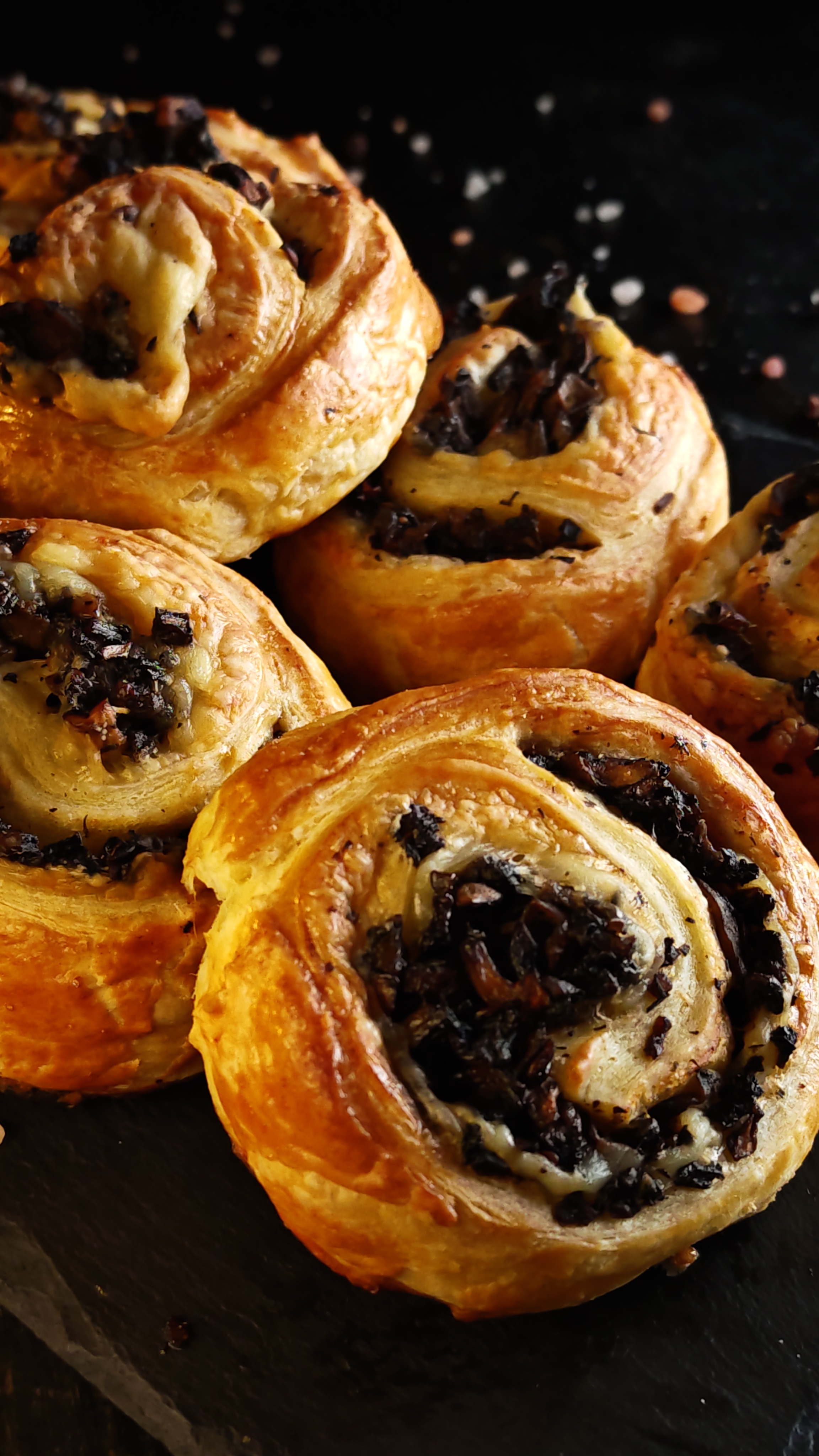 Rulouri cu ciuperci și mozzarella - Gustarea rapidă care te va cuceri