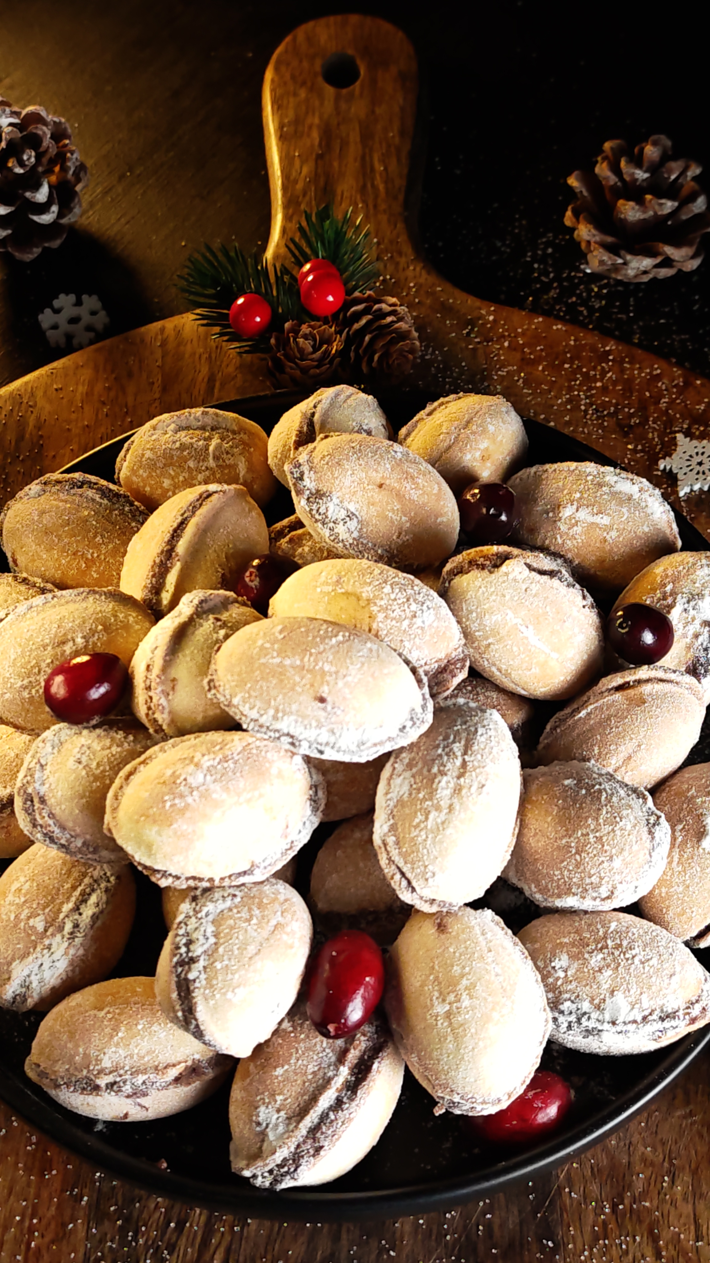 Nuci umplute cu cremă de cacao - Deliciul fraged al copilăriei