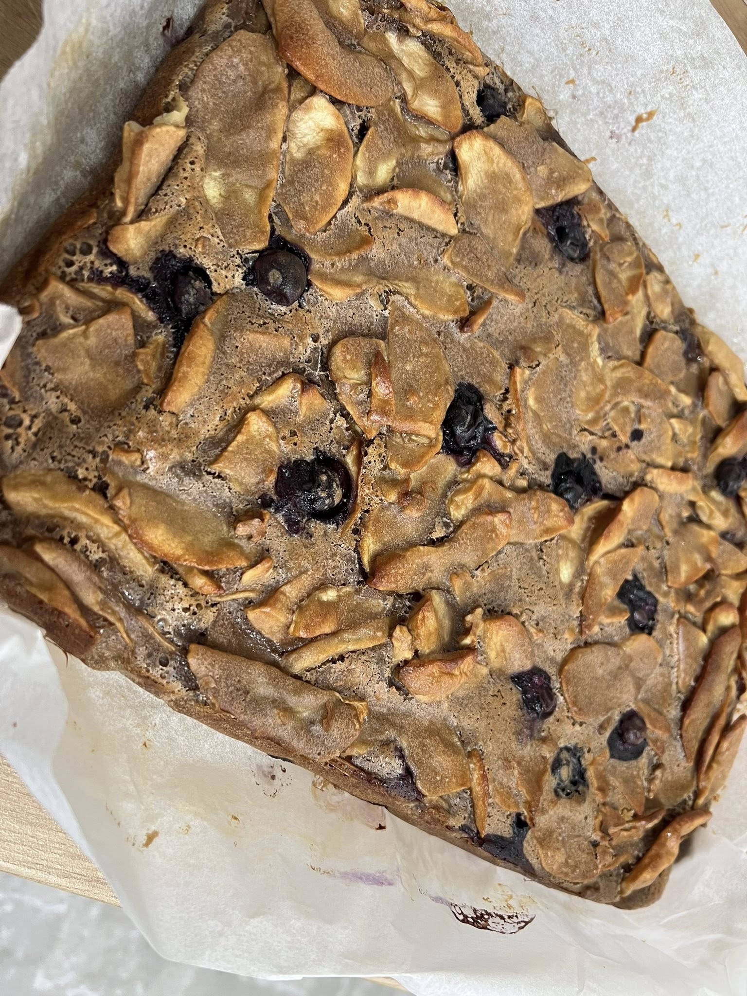 Prajitura cu mere, afine si nuci - Reteta gustoasa