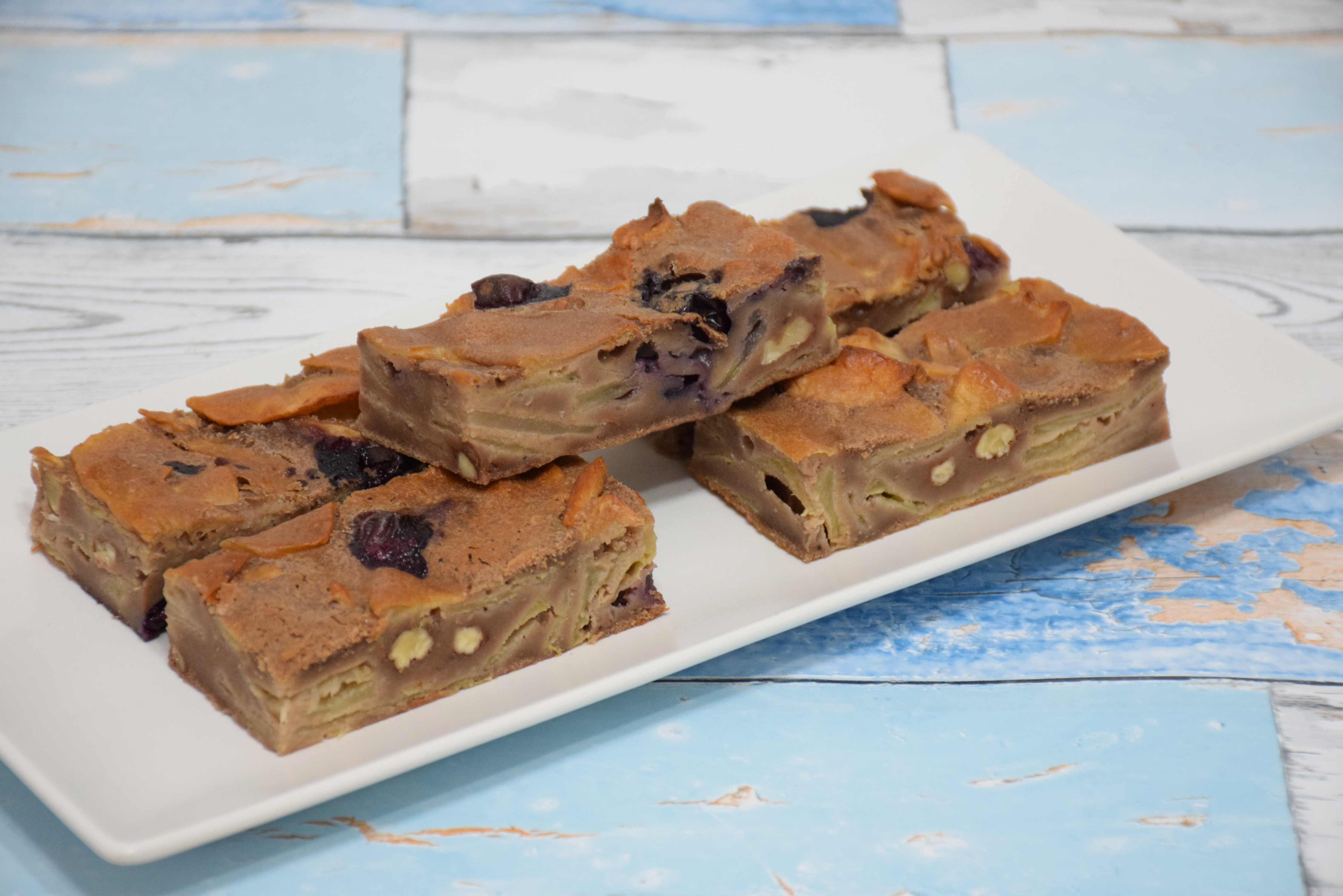 Prajitura cu mere, afine si nuci - Reteta gustoasa