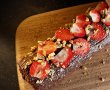 Ruladă cu cremă de ciocolată și căpșuni - Rețeta delicioasă și rapidă-0