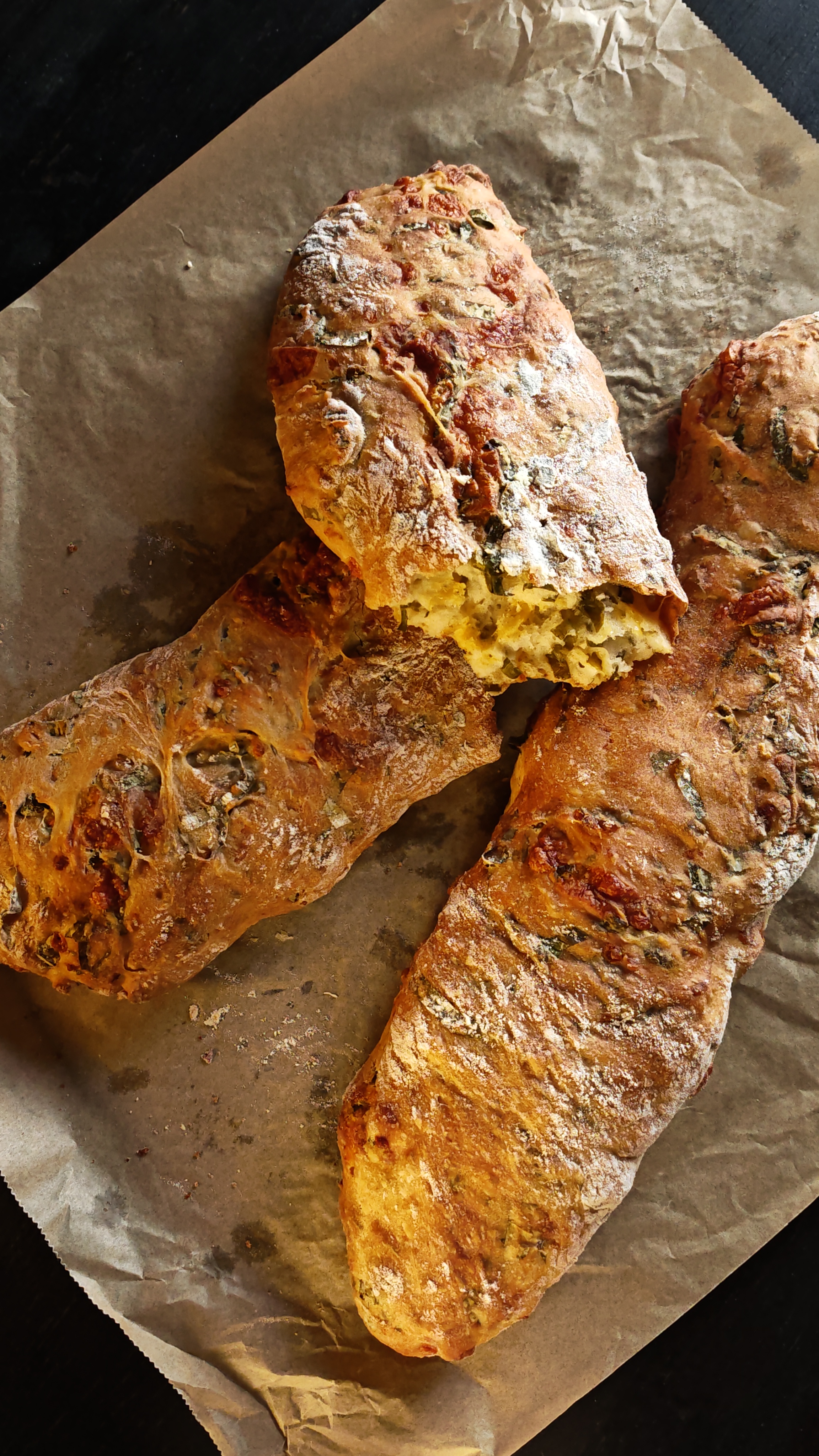 Baghete cu leurdă și brânză cheddar - Rețeta gustoasă de pâine de casă