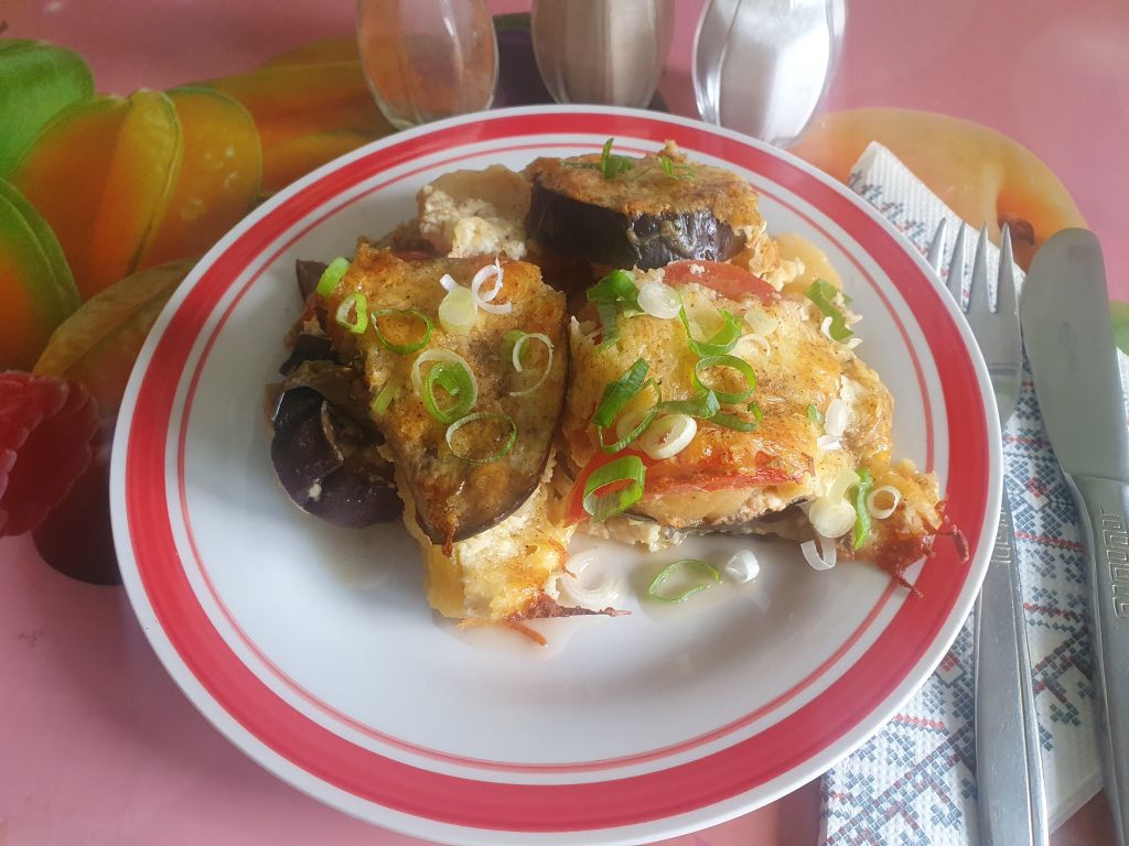 Gratin de vinete cu cartofi si cascaval – Savuros si simplu de facut